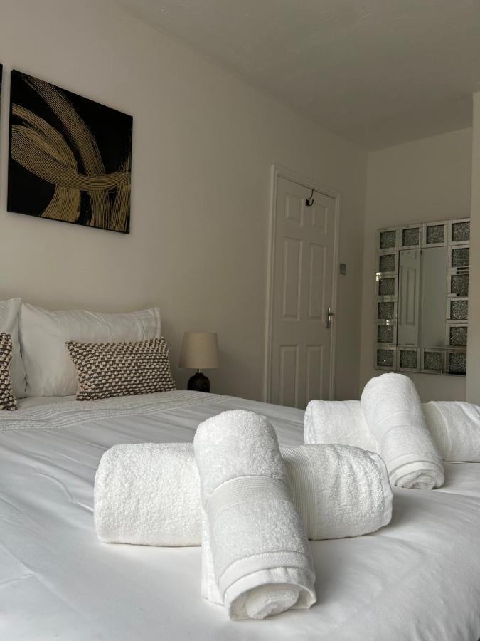 No6 Overnight Stays Free Onsite Parking Hindlip 外观 照片