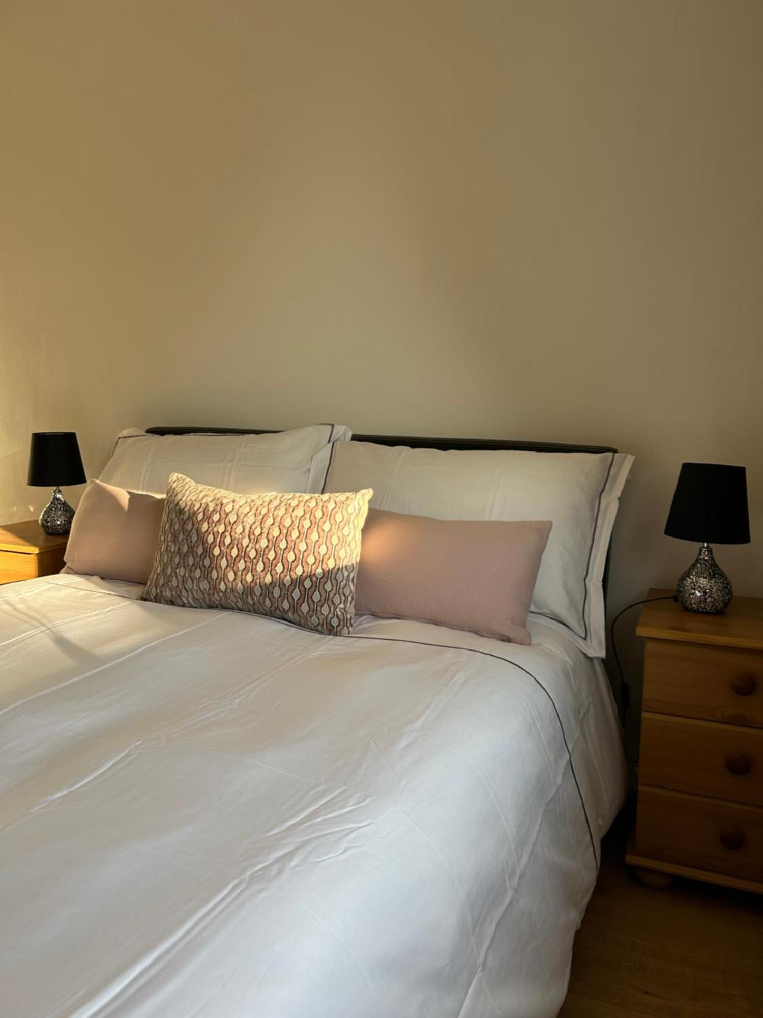 No6 Overnight Stays Free Onsite Parking Hindlip 外观 照片