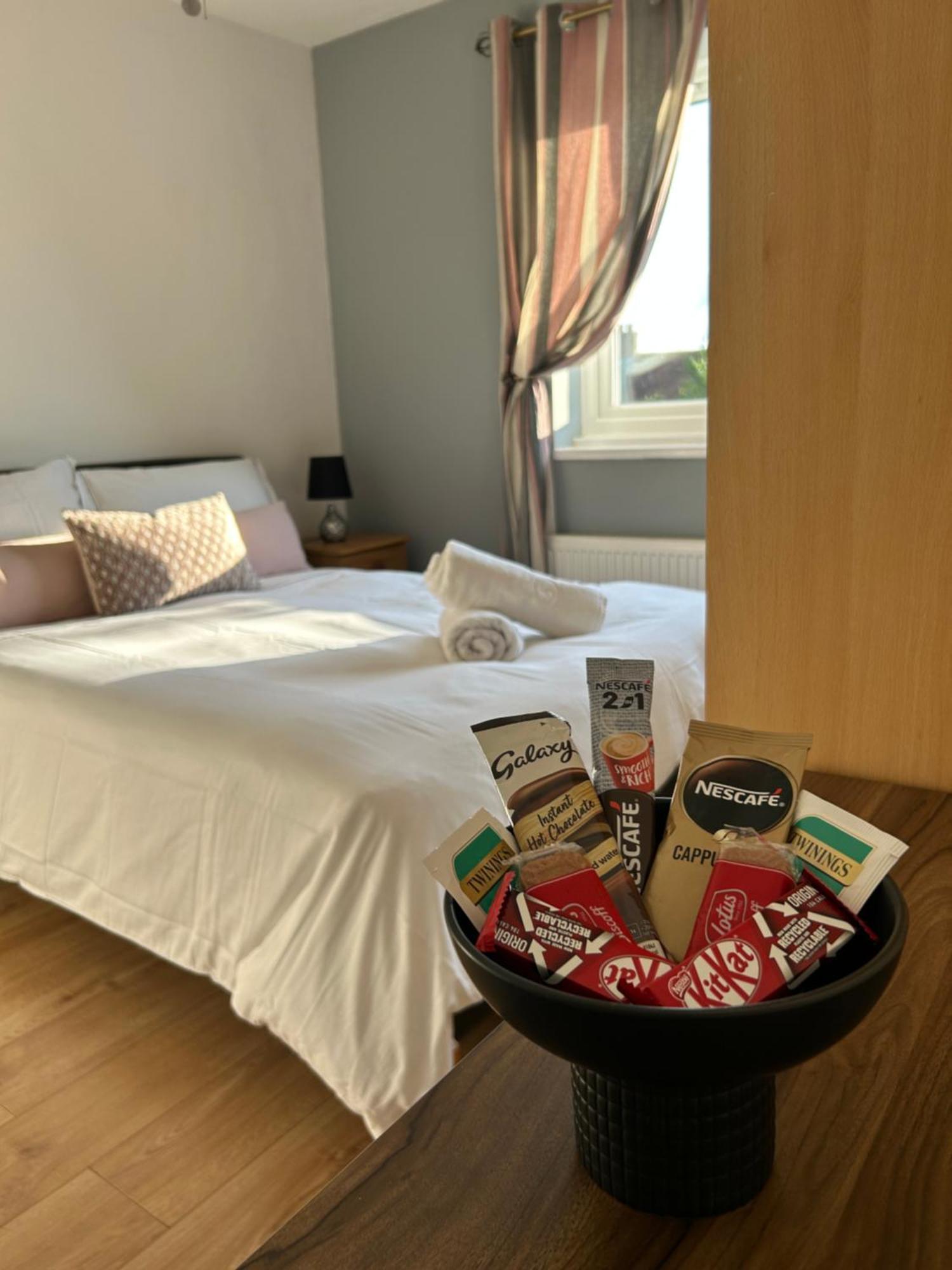 No6 Overnight Stays Free Onsite Parking Hindlip 外观 照片