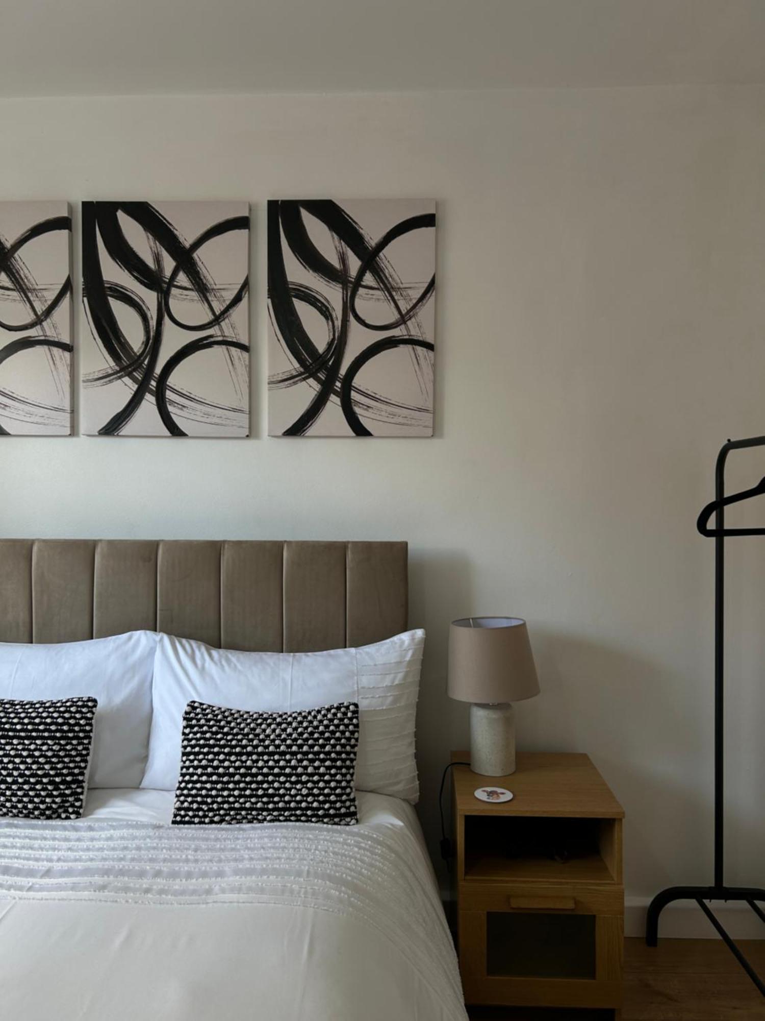 No6 Overnight Stays Free Onsite Parking Hindlip 外观 照片